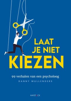 [Hoe zou je leven eruit zien als jij het zelf regisseert?  Elke dag moet je keuzes maken, over je loopbaan, samenwerken met lastige collega's of nieuwe projecten. De meeste mensen laten het zich overkomen. Maar wat wil jij? Psycholoog Danny Mullenders laat zien dat je altijd een keuze hebt. In inspirerende en soms confronterende verhalen uit zijn eigen praktijk beschrijft hij hoe je de regie pakt en houdt over je eigen leven.  Danny is assessmentpsycholoog, coach en gastspreker. Als expert op het gebied van psychologische bewegingsruimte helpt hij mensen, teams en organisaties hun keuzeruimte te zien én benutten. Hij heeft zich ontwikkeld tot een van Nederlands bestgelezen psychologen en coaches.  Je kunt meer beïnvloeden dan je denkt.] Laat je niet kiezen : 99 verhalen van een psycholoog