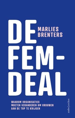 [In De FemDeal laat Marlies Brenters zien waarom de kans om in de bedrijfstop te komen voor een vrouw significant kleiner is dan voor een man. En hoe je dit met een vrouwen-quotum niet oplost. En hoe het komt dat vrouwen uiteindelijk hun ambities verliezen en afhaken. Om echte veranderingen te bewerkstelligen moet het dna van organisaties drastisch veranderen: het moet gerepareerd worden. Als dat eenmaal is gebeurd, bereiken meer vrouwen de top.   ‘Mannen zijn zich niet bewust van hun geprivilegieerde positie omdat ze hun succes toeschrijven aan zichzelf. Vrouwen zijn zich niet bewust van hun achtergestelde positie omdat ze geloven in de maakbaarheid van hun eigen carrière.’   Marlies Brenters is expert op het gebied van loopbaanontwikkeling en persoonlijke effectiviteit, waarbij ze zich focust op vrouw en carrière. Van haar verschenen eerder Een vrouw heeft zeven gezichten, Mannen in soorten en maten en de roman Overzee.] De FemDeal : Hoe organisaties moeten veranderen om vrouwen aan de top te krijgen