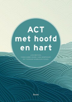 [Acceptance and Commitment Therapy (ACT) is een vorm van gedragstherapie die sterk leunt op concepten uit de Relational Frame Theory (RFT). Met ACT met hoofd en hart gaan de auteurs terug naar de basis: ACT weer verbinden met haar gedragstherapeutische roots en met de belangrijkste basisconcepten uit de RFT. Dit resulteert in een procesgerichte benadering van ACT waarbij het welzijn van zowel cliënt als therapeut het uitgangspunt is.  Procesgericht werken met ACT Door de beweegredenen achter het gedrag van een cliënt beter te leren begrijpen, kan de therapeut interventies aanpassen aan de specifieke situatie van deze cliënt. Deze focus op maatwerk nodigt de therapeut uit zich meer in te leven in het verhaal en de wereld van cliënt, waardoor ook de therapeutische relatie verbetert. De hoofdstukken zijn opgebouwd rond zeven componenten van ACT. Elk hoofdstuk bevat oefeningen en interventies waarmee de therapeut hoofd (wetenschap) en hart (praktijk) van ACT kan verbinden.] ACT met hoofd en hart : Procesgericht werken met Acceptance and Commitment Therapy