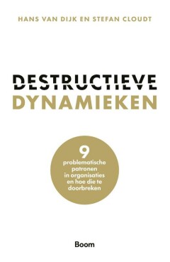 [Dit boek leert je om destructieve dynamieken in organisaties snel te herkennen en doelgericht aan te pakken.  Elke organisatie heeft er last van: schadelijke patronen die moeilijk te doorbreken zijn. Wantrouwen, rolpatronen en wij-zij-polarisaties zijn voorbeelden van dynamieken die een destructieve uitkomst kunnen hebben. De gedragingen en interactiepatronen achter dit soort destructieve dynamieken zitten vaak ingebakken in onze natuur. Daardoor zijn ze moeilijk te herkennen, en nog lastiger om te veranderen. Hans van Dijk en Stefan Cloudt fileren in dit boek negen dynamieken binnen organisaties die de relatie tussen collega’s en organisaties verzieken. Bij elke dynamiek lichten ze toe uit welke interactiepatronen die bestaat, waarom we bepaald gedrag vertonen en hoe we die dynamiek kunnen doorbreken. Door de destructieve dynamieken te benoemen en hun eigenaardigheden te ontrafelen, worden ze een stuk tastbaarder en hanteerbaarder. Dit boek helpt professionals, leiders en vrijwilligers om de destructieve patronen in hun organisatie te herkennen en te doorbreken.] Destructieve dynamieken : 9 problematische patronen in organisaties en hoe die te doorbreken